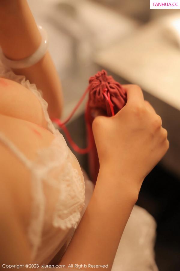   [XiuRen]高清写真图 2023.08.11 No.7218 汐汐baby 婚纱美腿第2张图片